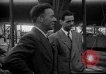 Immagine di Aviatore americano Howard Hughes United States USA, 1947, secondo 17 filmato di repertorio 65675047764