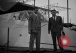 Immagine di Aviatore americano Howard Hughes United States USA, 1947, secondo 29 filmato di repertorio 65675047764
