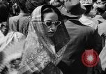 Image cérémonie de lever du drapeau national l'Inde, 1947, de la seconde 16 séquences d'archives historiques vidéo 65675047765