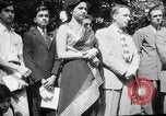 Image cérémonie de lever du drapeau national l'Inde, 1947, de la seconde 27 séquences d'archives historiques vidéo 65675047765