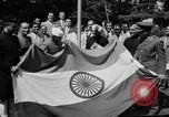 Image cérémonie de lever du drapeau national l'Inde, 1947, de la seconde 35 séquences d'archives historiques vidéo 65675047765
