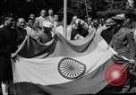 Image cérémonie de lever du drapeau national l'Inde, 1947, de la seconde 36 séquences d'archives historiques vidéo 65675047765