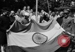 Image cérémonie de lever du drapeau national l'Inde, 1947, de la seconde 37 séquences d'archives historiques vidéo 65675047765