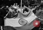 Image cérémonie de lever du drapeau national l'Inde, 1947, de la seconde 38 séquences d'archives historiques vidéo 65675047765