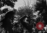 Image cérémonie de lever du drapeau national l'Inde, 1947, de la seconde 41 séquences d'archives historiques vidéo 65675047765