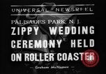 Standbild Hochzeit auf der Achterbahn Palisades Park New Jersey USA, 1938, aus Sekunde 6 historischem Filmmaterial Videoclip 65675047769
