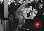 Standbild Hochzeit auf der Achterbahn Palisades Park New Jersey USA, 1938, aus Sekunde 7 historischem Filmmaterial Videoclip 65675047769
