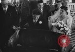 Standbild Hochzeit auf der Achterbahn Palisades Park New Jersey USA, 1938, aus Sekunde 10 historischem Filmmaterial Videoclip 65675047769