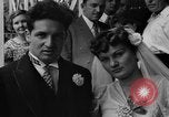 Standbild Hochzeit auf der Achterbahn Palisades Park New Jersey USA, 1938, aus Sekunde 12 historischem Filmmaterial Videoclip 65675047769