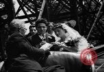 Standbild Hochzeit auf der Achterbahn Palisades Park New Jersey USA, 1938, aus Sekunde 14 historischem Filmmaterial Videoclip 65675047769