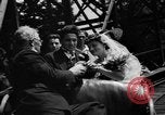 Standbild Hochzeit auf der Achterbahn Palisades Park New Jersey USA, 1938, aus Sekunde 15 historischem Filmmaterial Videoclip 65675047769