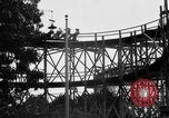 Standbild Hochzeit auf der Achterbahn Palisades Park New Jersey USA, 1938, aus Sekunde 17 historischem Filmmaterial Videoclip 65675047769