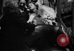 Standbild Hochzeit auf der Achterbahn Palisades Park New Jersey USA, 1938, aus Sekunde 31 historischem Filmmaterial Videoclip 65675047769