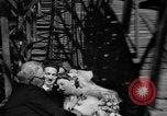 Standbild Hochzeit auf der Achterbahn Palisades Park New Jersey USA, 1938, aus Sekunde 32 historischem Filmmaterial Videoclip 65675047769