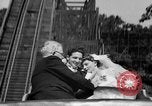 Standbild Hochzeit auf der Achterbahn Palisades Park New Jersey USA, 1938, aus Sekunde 34 historischem Filmmaterial Videoclip 65675047769