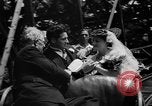 Standbild Hochzeit auf der Achterbahn Palisades Park New Jersey USA, 1938, aus Sekunde 38 historischem Filmmaterial Videoclip 65675047769