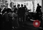 Standbild Hochzeit auf der Achterbahn Palisades Park New Jersey USA, 1938, aus Sekunde 43 historischem Filmmaterial Videoclip 65675047769