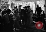 Standbild Hochzeit auf der Achterbahn Palisades Park New Jersey USA, 1938, aus Sekunde 44 historischem Filmmaterial Videoclip 65675047769