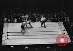 Standbild Ringkampf Buffalo New York USA, 1938, aus Sekunde 15 historischem Filmmaterial Videoclip 65675047792