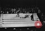 Standbild Ringkampf Buffalo New York USA, 1938, aus Sekunde 17 historischem Filmmaterial Videoclip 65675047792