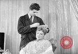 Standbild Frisuren der späten 1930er Jahre New York United States USA, 1938, aus Sekunde 28 historischem Filmmaterial Videoclip 65675047798