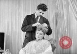 Standbild Frisuren der späten 1930er Jahre New York United States USA, 1938, aus Sekunde 29 historischem Filmmaterial Videoclip 65675047798