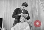 Standbild Frisuren der späten 1930er Jahre New York United States USA, 1938, aus Sekunde 30 historischem Filmmaterial Videoclip 65675047798