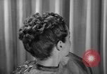 Standbild Frisuren der späten 1930er Jahre New York United States USA, 1938, aus Sekunde 41 historischem Filmmaterial Videoclip 65675047798