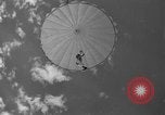 Image parachutistes San Diego California USA, 1935, de la seconde 23 séquences d'archives historiques vidéo 65675047819