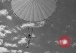 Image parachutistes San Diego California USA, 1935, de la seconde 27 séquences d'archives historiques vidéo 65675047819