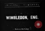 Image champion de tennis Donald Budge défaites Bunny Austin à Wimbleton Wimbledon Londres Angleterre, 1938, de la seconde 1 séquences d'archives historiques vidéo 65675047828