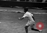 Image champion de tennis Donald Budge défaites Bunny Austin à Wimbleton Wimbledon Londres Angleterre, 1938, de la seconde 13 séquences d'archives historiques vidéo 65675047828