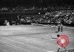 Image champion de tennis Donald Budge défaites Bunny Austin à Wimbleton Wimbledon Londres Angleterre, 1938, de la seconde 25 séquences d'archives historiques vidéo 65675047828