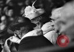 Image champion de tennis Donald Budge défaites Bunny Austin à Wimbleton Wimbledon Londres Angleterre, 1938, de la seconde 30 séquences d'archives historiques vidéo 65675047828