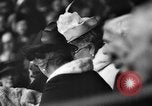 Image champion de tennis Donald Budge défaites Bunny Austin à Wimbleton Wimbledon Londres Angleterre, 1938, de la seconde 32 séquences d'archives historiques vidéo 65675047828