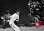 Image champion de tennis Donald Budge défaites Bunny Austin à Wimbleton Wimbledon Londres Angleterre, 1938, de la seconde 40 séquences d'archives historiques vidéo 65675047828