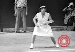 Image champion de tennis Donald Budge défaites Bunny Austin à Wimbleton Wimbledon Londres Angleterre, 1938, de la seconde 55 séquences d'archives historiques vidéo 65675047828