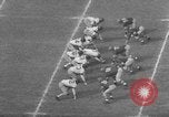 Immagine di Football americano Los Angeles California USA, 1952, secondo 16 filmato di repertorio 65675047834