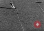 Immagine di Football americano Los Angeles California USA, 1952, secondo 44 filmato di repertorio 65675047834