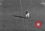 Immagine di Football americano Los Angeles California USA, 1952, secondo 45 filmato di repertorio 65675047834