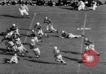 Immagine di Football americano Los Angeles California USA, 1952, secondo 47 filmato di repertorio 65675047834