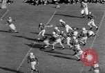 Immagine di Football americano Los Angeles California USA, 1952, secondo 48 filmato di repertorio 65675047834
