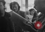 Immagine di Spose di guerra Europa, 1946, secondo 33 filmato di repertorio 65675047843