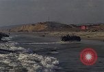 Immagine di Stati Uniti Marines assalto anfibio della formazione Okinawa in Giappone, 1961, secondo 32 filmato di repertorio 65675047856