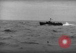 Standbild Spalten der Anlandung Handwerk Infanterie Baie de la Seine Normandie Frankreich, 1944, aus Sekunde 5 historischem Filmmaterial Videoclip 65675047876