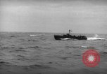 Standbild Spalten der Anlandung Handwerk Infanterie Baie de la Seine Normandie Frankreich, 1944, aus Sekunde 6 historischem Filmmaterial Videoclip 65675047876