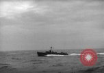 Standbild Spalten der Anlandung Handwerk Infanterie Baie de la Seine Normandie Frankreich, 1944, aus Sekunde 9 historischem Filmmaterial Videoclip 65675047876