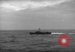 Standbild Spalten der Anlandung Handwerk Infanterie Baie de la Seine Normandie Frankreich, 1944, aus Sekunde 12 historischem Filmmaterial Videoclip 65675047876