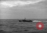Standbild Spalten der Anlandung Handwerk Infanterie Baie de la Seine Normandie Frankreich, 1944, aus Sekunde 13 historischem Filmmaterial Videoclip 65675047876