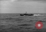 Standbild Spalten der Anlandung Handwerk Infanterie Baie de la Seine Normandie Frankreich, 1944, aus Sekunde 15 historischem Filmmaterial Videoclip 65675047876